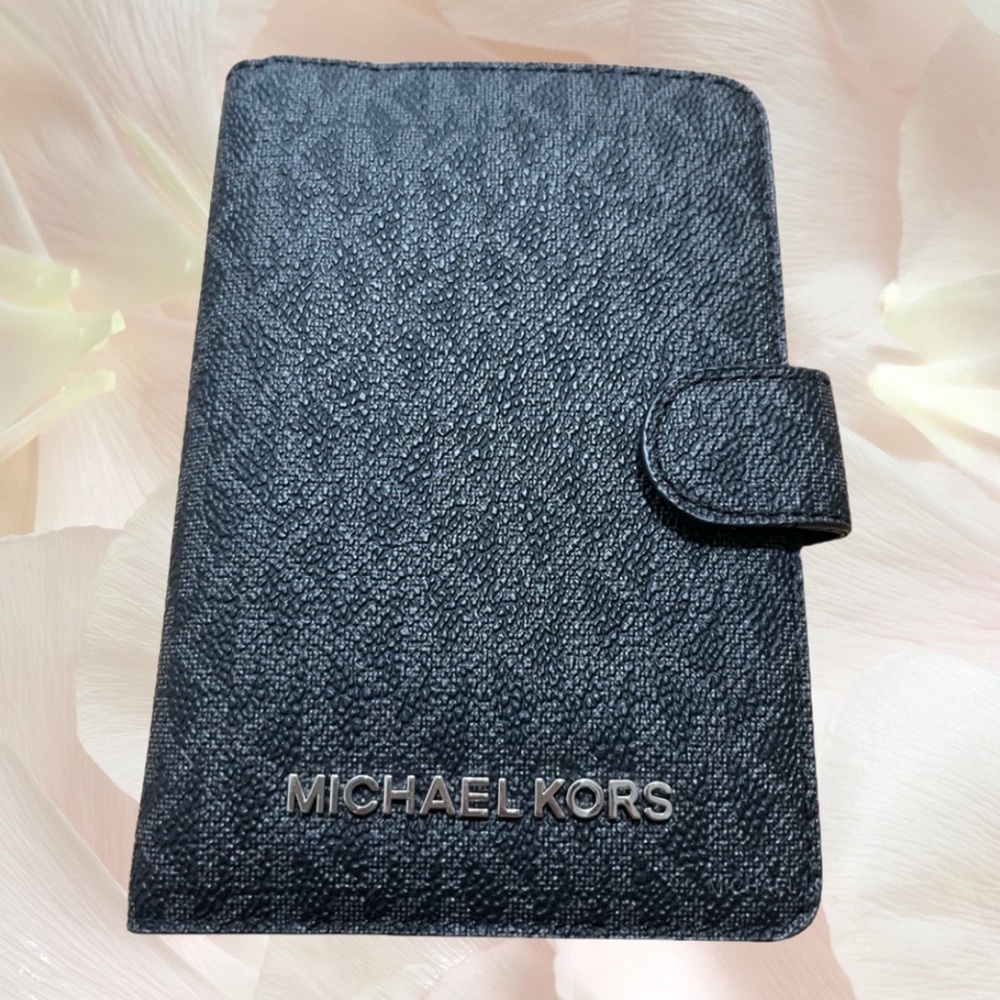 Michael Kors Jet Set Travel Passport Case Wallet, Black
